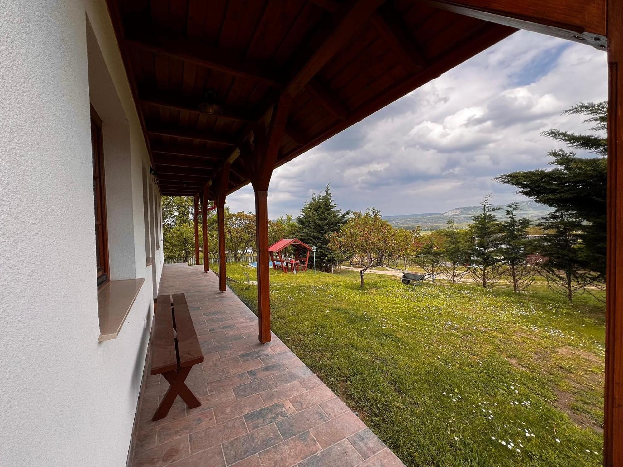 Pilisi Lovas Major, Dorog Bed & Breakfast ภายนอก รูปภาพ