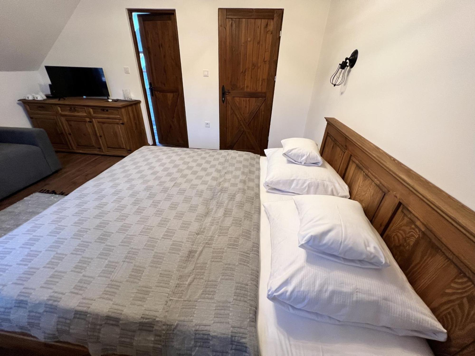 Pilisi Lovas Major, Dorog Bed & Breakfast ภายนอก รูปภาพ