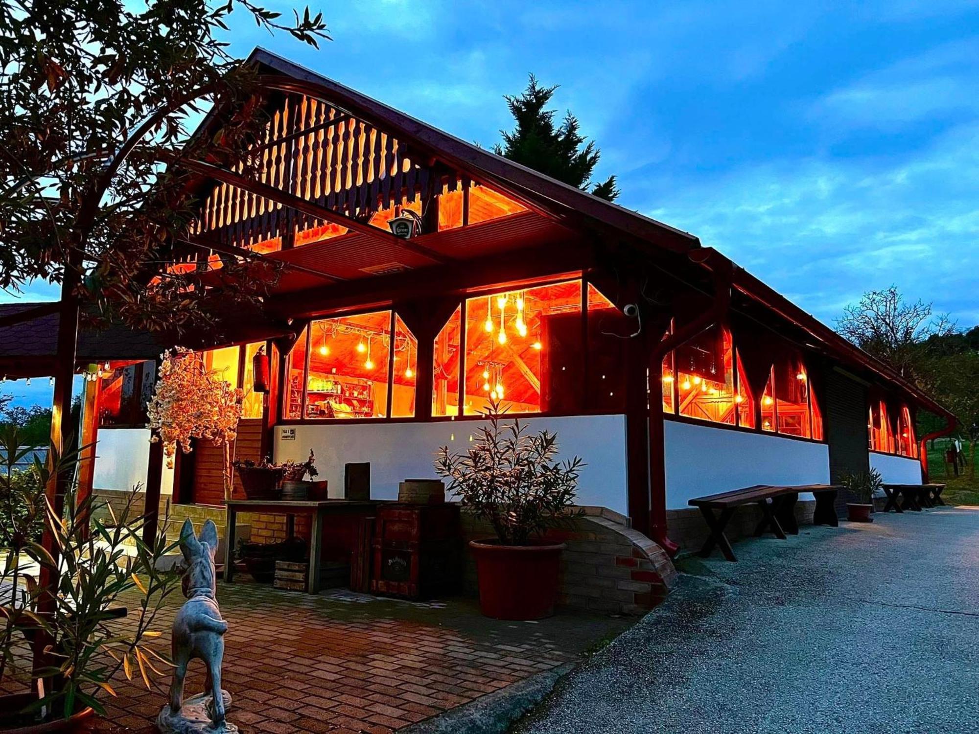 Pilisi Lovas Major, Dorog Bed & Breakfast ภายนอก รูปภาพ