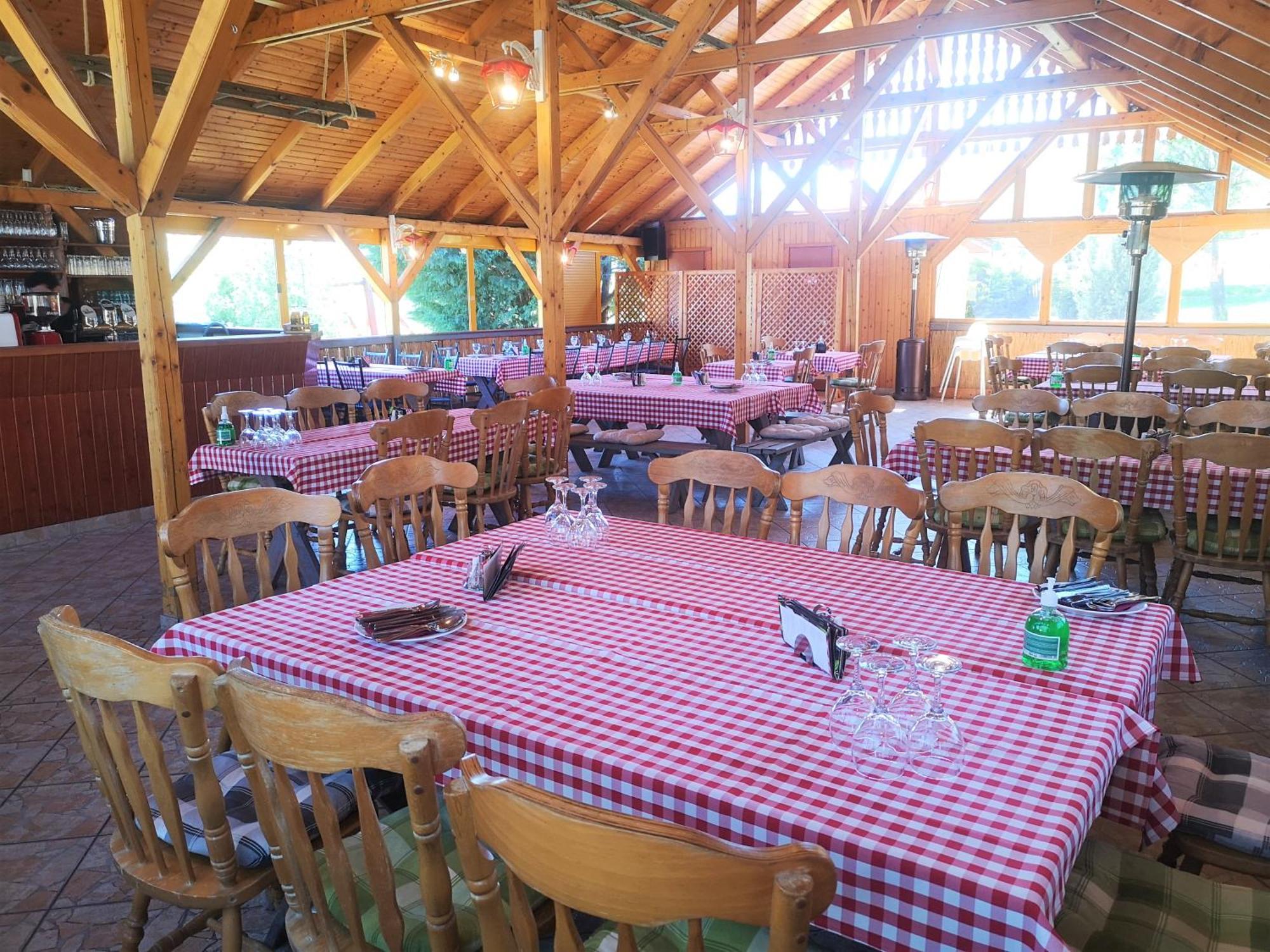 Pilisi Lovas Major, Dorog Bed & Breakfast ภายนอก รูปภาพ